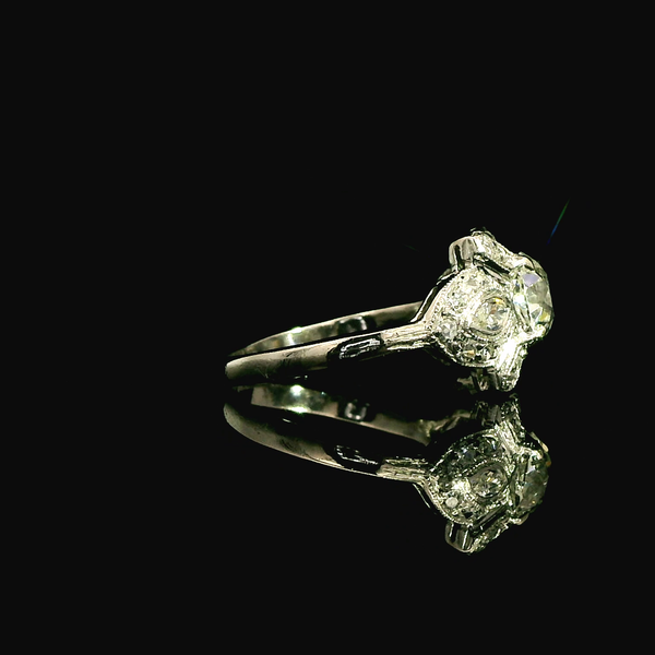 1.05ct. Diamond Antique Engagement or Fashion Ring Platinum - J42956