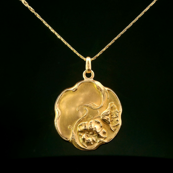 Art Nouveau Antique Locket Yellow Gold - J43273