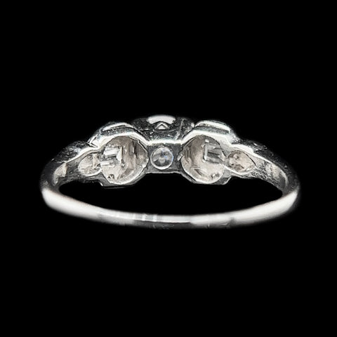 Art Deco .35ct. Diamond Antique Engagement - Fashion Ring Platinum - J37302